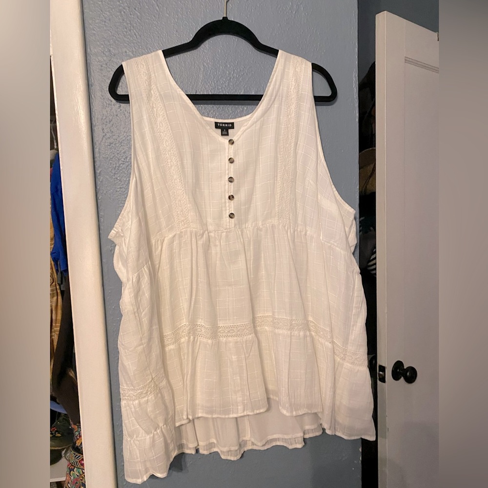 Torrid top. Sleeveless, White, Size 3
